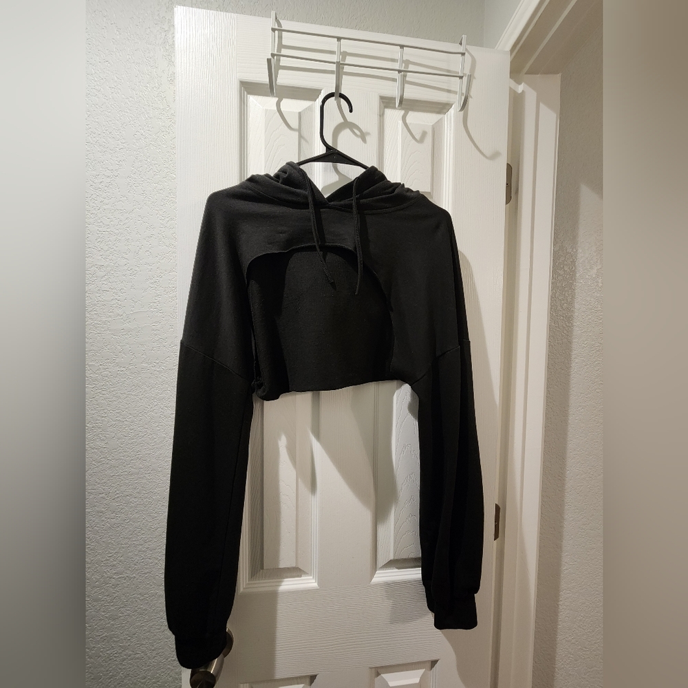 Black long sleeve pullover cropped hoodie